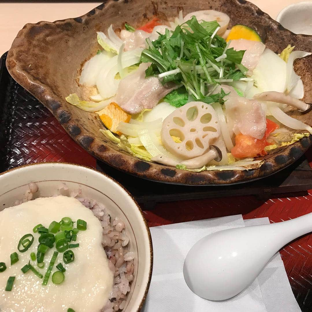 水木一郎さんのインスタグラム写真 - (水木一郎Instagram)「肉も魚も良いけど色とりどりの野菜メインの夕食も良いZ! #晩御飯  #いろいろ野菜  #とろろ  #水木一郎  #ichiromizuki」3月17日 7時03分 - ichiromizuki