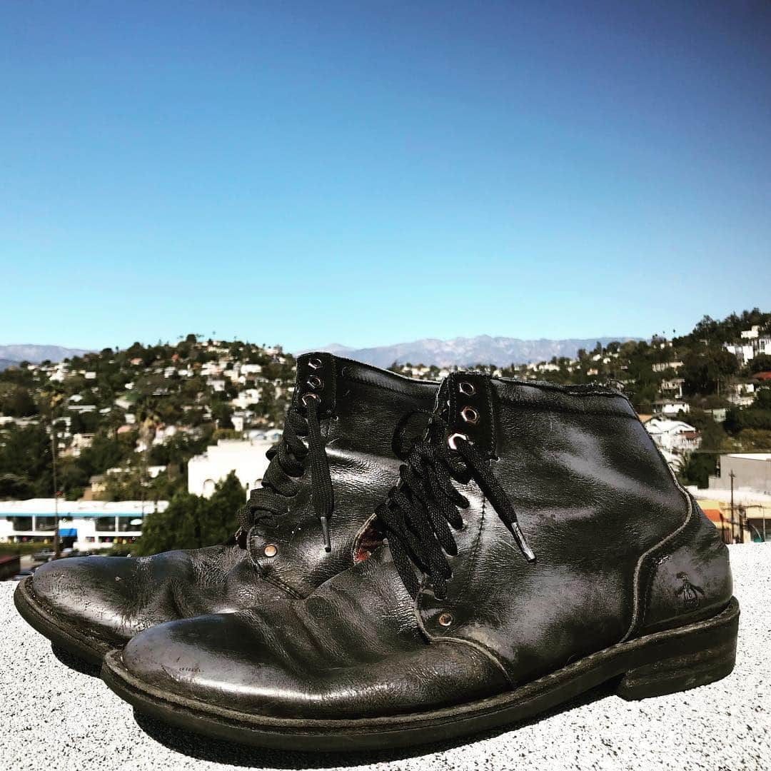 ヤニ・ゲルマンさんのインスタグラム写真 - (ヤニ・ゲルマンInstagram)「Dear Boots. Oh how many places we’ve been. I could take you anywhere - casual or formal, in the city or out in the woods. Whenever I needed to seem a little taller for an audition - you were there! And remember that time we had to kick away a swan? But you have holes all over, holes I just can’t fix anymore. Your soles are paper thin. And frankly, you smell. So tonight we dance for the last time, but all the memories and literal support I will never forget. Thank you Dear Boots.」3月17日 7時27分 - yanigellman