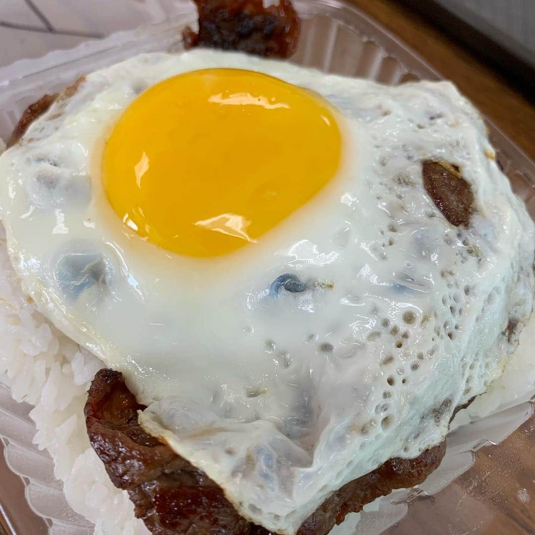 飯島寛子さんのインスタグラム写真 - (飯島寛子Instagram)「Loco moco発祥の地と言われているCafe100 #旅ランゆるラン #ロコモコ #ハワイ島」3月17日 7時18分 - hirokoiijima