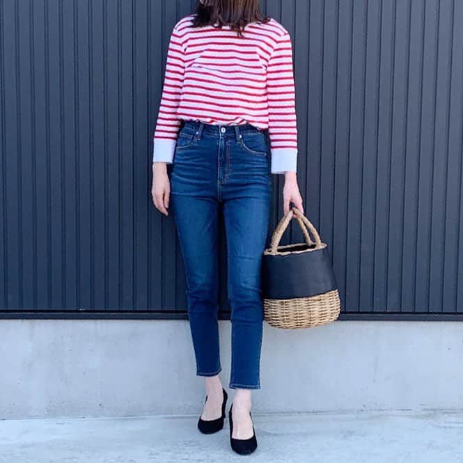 ryuu79hinaのインスタグラム：「#ootd ・ ・ GUの#ハイウエストシガレットアンクルジーンズ 履いてみたよ👖 ✅究極の細見えデニムおすすめだよ 最近ハイウエストが落ち着く…😌 ・ ・ 👕・@Milaowen_official 👖・#GU#ジーユー 👠・#sesto 👜・@elendeek ・ ・ 今日頑張れば休みだから頑張ろう✊ 皆も素敵な休日を～😆💓✨ ・ ・ ・ ‪︎‬ ‪︎❤︎」