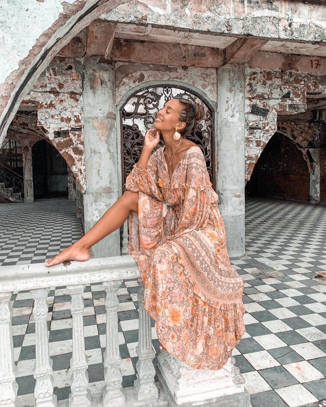 SPELLさんのインスタグラム写真 - (SPELLInstagram)「Beauty @madeleineandren finding beautiful nooks in Bali with @whitebohemianstore ~ wearing our Amethyst Gown 💕」3月17日 7時21分 - spell