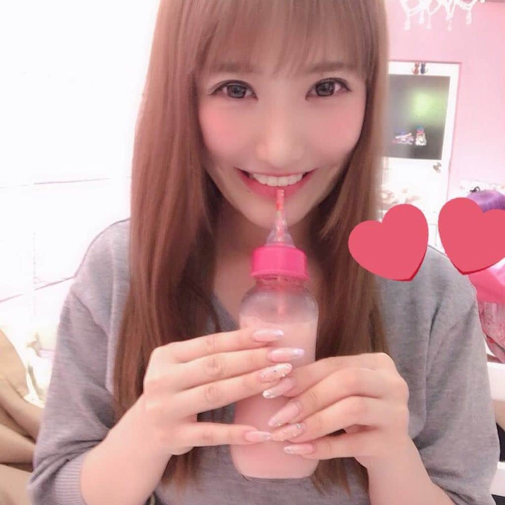 小峰みこさんのインスタグラム写真 - (小峰みこInstagram)「#babyclothet に行ってきました👶 みんな可愛かった🍼💕 お店の内装も可愛かったー😽  #女児服カフェ #mezzopiano #angelblue #ばぶみ #みこお姉ちゃん #みこっくま」3月17日 7時33分 - mico_19911201