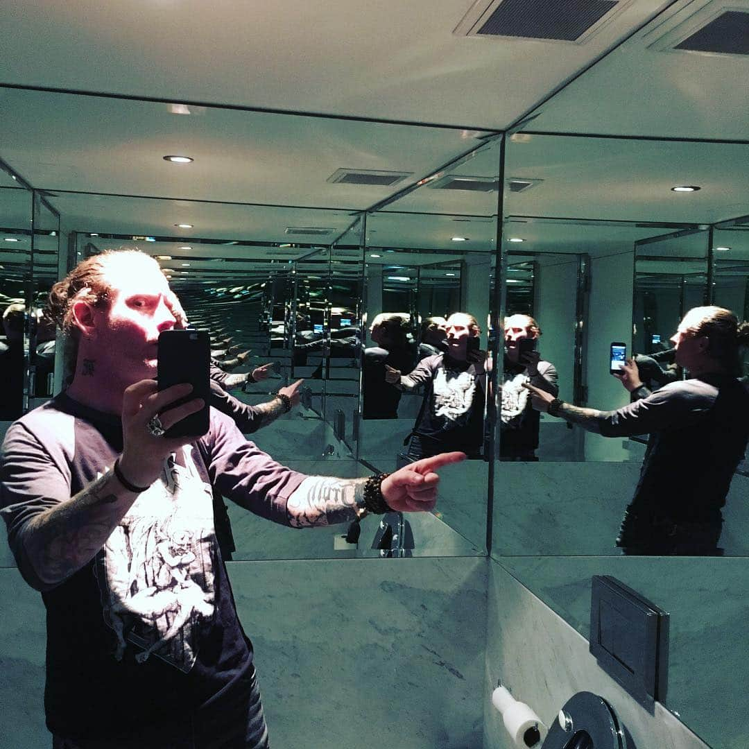 コリィ・テイラーさんのインスタグラム写真 - (コリィ・テイラーInstagram)「This is a bathroom photo.」3月17日 7時43分 - coreytaylor