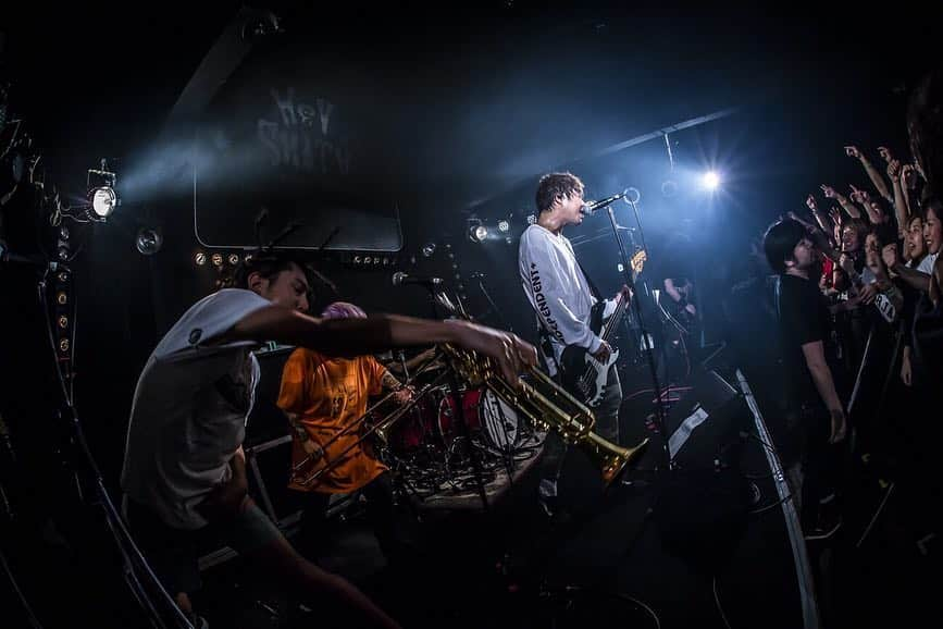 KEN IIKAWAさんのインスタグラム写真 - (KEN IIKAWAInstagram)「Life In The Sun Tour Day34 函館 Club Cocoa w/04 Limited Sazabys . 函館で待っててくれたみんな、ありがとうー！また戻ってくるよ函館！北海道！ . フォーリミとの旅もここで終わり。 気付いたらこんな本数やってきたんだなー。残りのツアーも気張るす！ . Photo by @hayachinphoto」3月17日 7時37分 - keniikawa