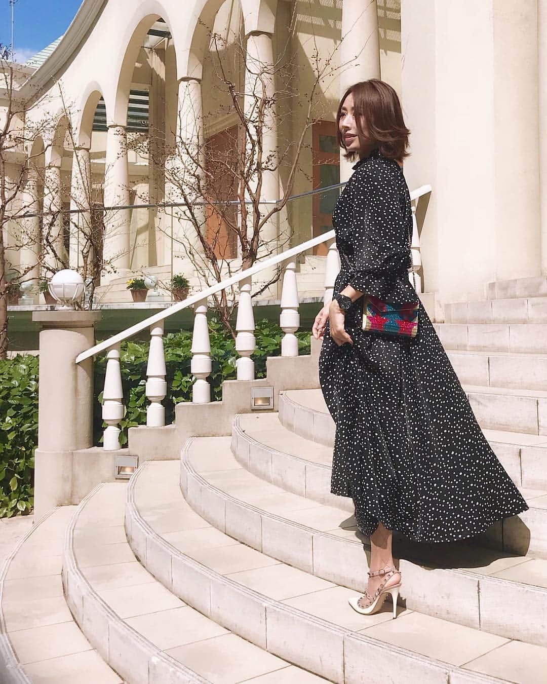 のインスタグラム：「ハイヒールLOVERS Ayako⁑  #onepiece #cielair #bag #jimmychoo  #watch #loborjapan  #highheels #valentino  ___________________★ ___________________﻿﻿﻿﻿ インスタコンサルティング受付中 詳細は【 @ayako__miyata 】URLよりご覧ください ﻿﻿﻿﻿. 3/31(日)14:00 恵比寿三越モードエジャコモ イベント👠 ___________________★ __________________  #ハイヒールLOVERS #宮田綾子 #シエルエアー #ドットワンピース #ジミーチュウ  #candybag #バレンティノ #ヴァレンティノ #階段 #横顔 #ootdmagazine #ootd #outfit」