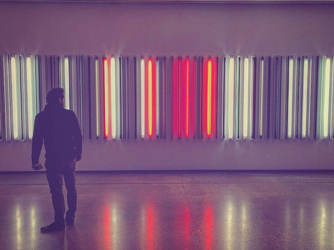 ジェームズ・ラファティのインスタグラム：「Bulb shopping with @stuylaff」