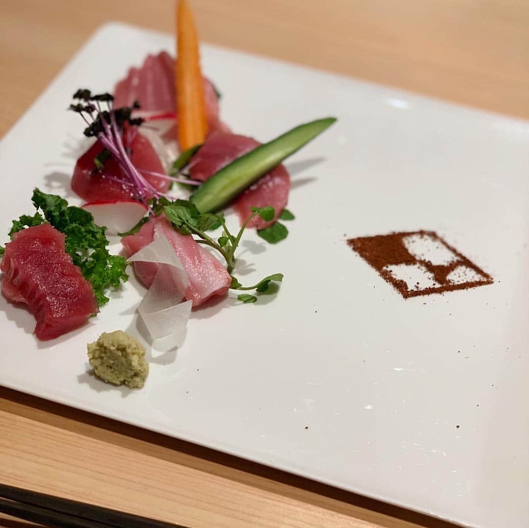 仁藤みさきさんのインスタグラム写真 - (仁藤みさきInstagram)「お寿司屋さんで握りなしの贅沢なマグロ尽くしイベント体験させてもらって幸せ😭🙏カウンターでこんなにマグロ切られてるの初めて見た😂 最後のデザートまでマグロアイス🍨 美味しすぎた😭  #まぐろ #マグロ #寿司 #sushi #อร่อย #อร่อยเกินไป #ญี่ปุ่น」3月17日 8時36分 - misakinito