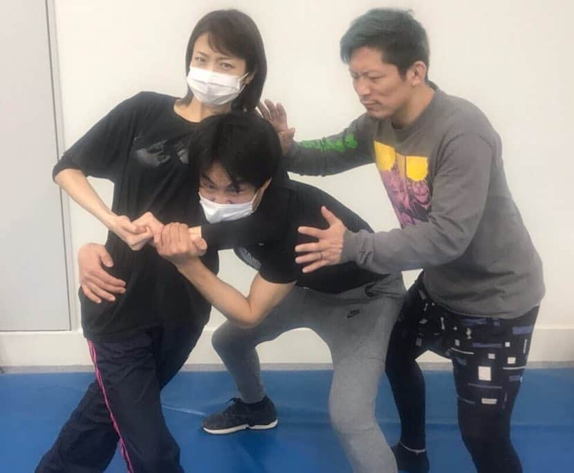 田谷野亮さんのインスタグラム写真 - (田谷野亮Instagram)「プロレス団体 #DDT に出稽古 大石さんに指導していただきました！ひたすら2時間プロレスの練習。 銀ちゃんvs小夏のプロレスシーンお楽しみに😎 「蒲田行進曲」集中稽古4日目！ #DDT #大石真翔 #中村静香 #田谷野亮 #蒲田行進曲」3月17日 8時34分 - ryo_tayano