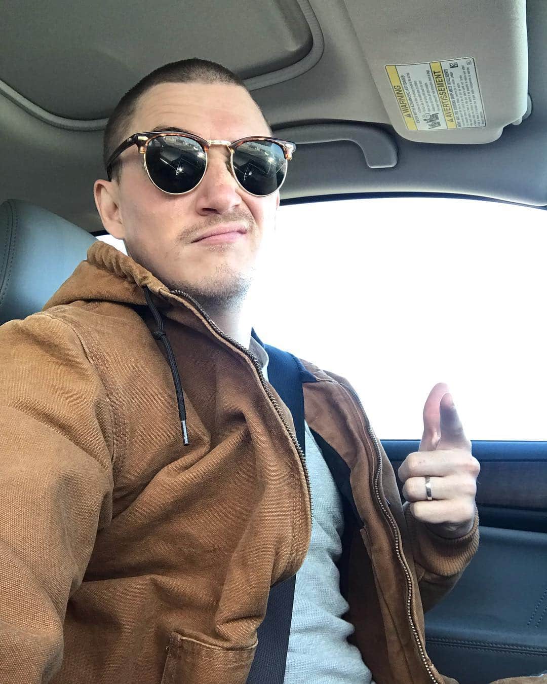 カイル・ガルナーのインスタグラム：「Sometimes you stop into a random cowboy store and find yourself looking at jackets and you try one on and it fits and it’s rad and then you realize you are looking in the women’s clearance rack but you don’t give a shit and still buy it anywayyyyyyyy.」