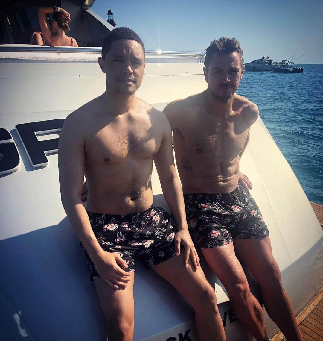 スタニスラス・ワウリンカさんのインスタグラム写真 - (スタニスラス・ワウリンカInstagram)「Matching 👙 @papisteak x @nikben with @trevornoah on the Groot 🛥🏊🏻‍♂️🐬@davegrutman 🔥💥」3月17日 8時53分 - stanwawrinka85