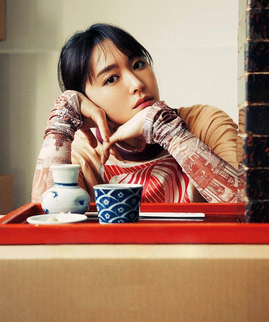 新垣結衣　ファンアカウントのインスタグラム：「・ NYLON JAPAN ４月号 #新垣結衣  #ガッキー  #nylon  #aragakiyui  #gakki」
