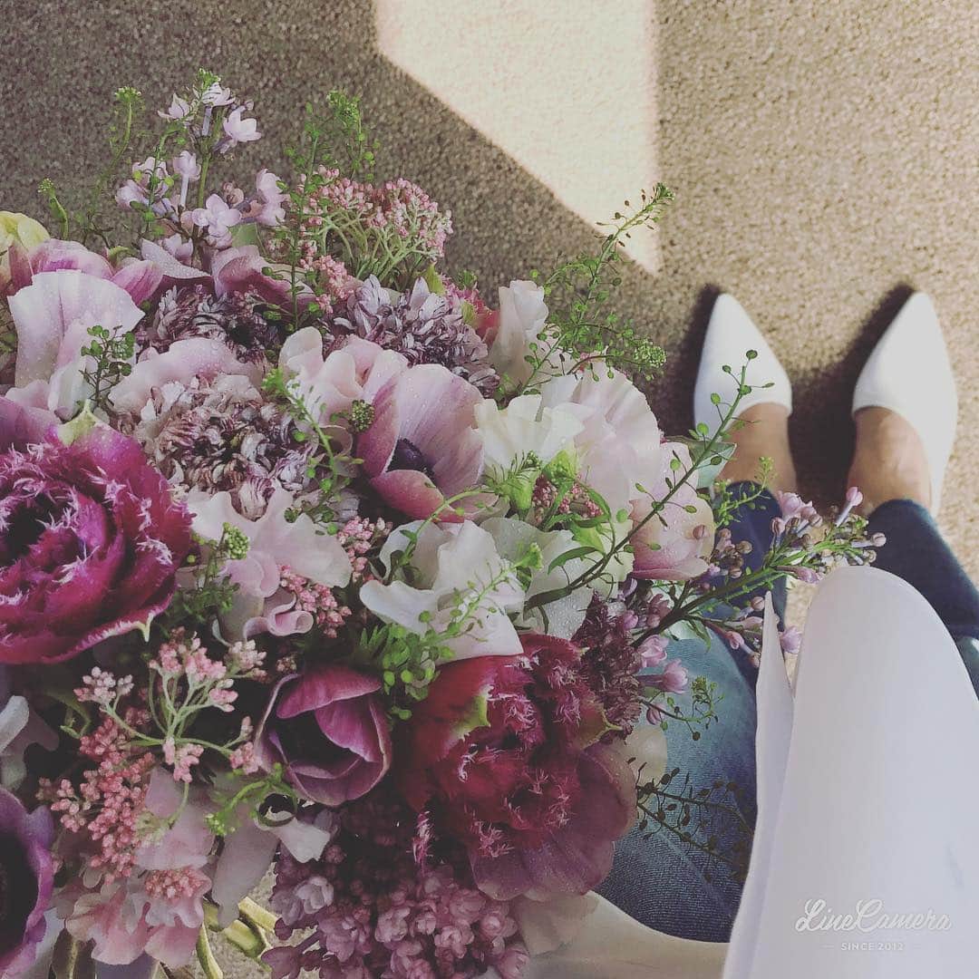 畑野ひろ子さんのインスタグラム写真 - (畑野ひろ子Instagram)「この季節は、感謝を込めたブーケを。  @willgarden_official 次回のレッスンは、4/16火曜日です。受付開始は、3/18月曜日の20:00~です。詳細は、HPをご覧ください。  #flower #flowers #bouquet #lesson #willgarden」3月17日 8時48分 - hiroko_hatano_