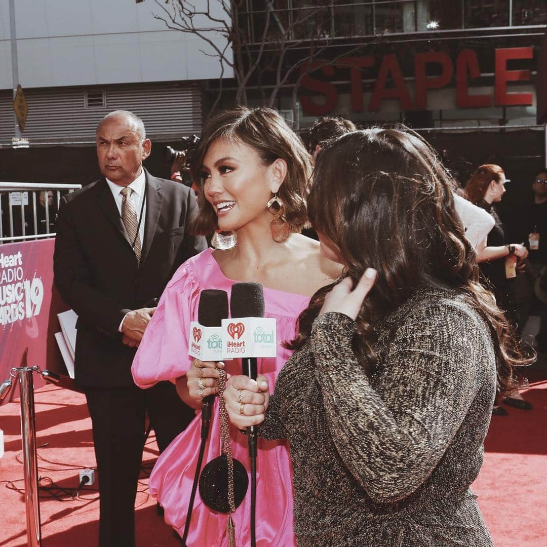 アグネス・モニカさんのインスタグラム写真 - (アグネス・モニカInstagram)「When ur security looks like Secret Service 😁😁 . . On a serious note, has the most amazing time talking to @sisanie for @ryanseacrest ‘s On Air with Ryan Seacrest @totalwireless」3月17日 8時55分 - agnezmo