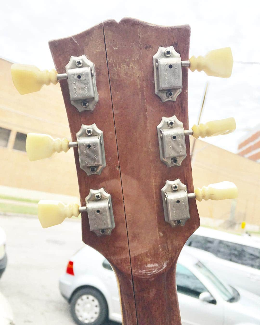 PINKY DOODLE POODLEさんのインスタグラム写真 - (PINKY DOODLE POODLEInstagram)「George’s guitar strap was broken during our show, and the guitar fell down and then its neck was broken!😱 . . #pinkydoodlepoodle  #pdp  #ustour2019  #sxsw2019 #highenergyrocknroll  #livemusic #rockmusic #rock #rockband  #japanese  #tour #ustour #livetour  #tourlife #musicianlife #musician #gibsonguitars #gibsonbass #gibson #eb3 #lespaul #marshallamps #vintage #femalebassist #femalevocalist #アメリカ #海外旅行 #音楽」3月17日 9時00分 - pinkydoodlepoodle