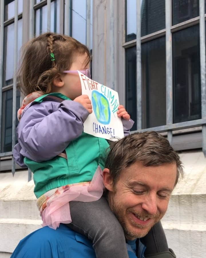 トミー・コールドウェルのインスタグラム：「Ingrid joined the million+ youth striking for climate yesterday. This was one of the most moving global demonstrations I have seen. There is nothing quite like kids who care. This may be the new most inspiring generation.」