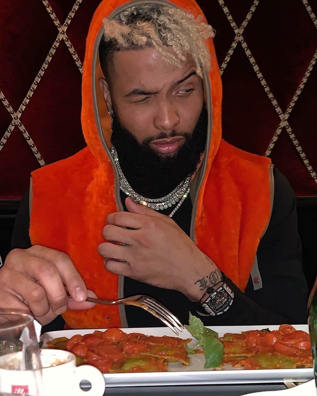 のインスタグラム：「Soooo..... if u bless the appetizers, do u still gotta pray over the entree 😭😭😭🤔???」