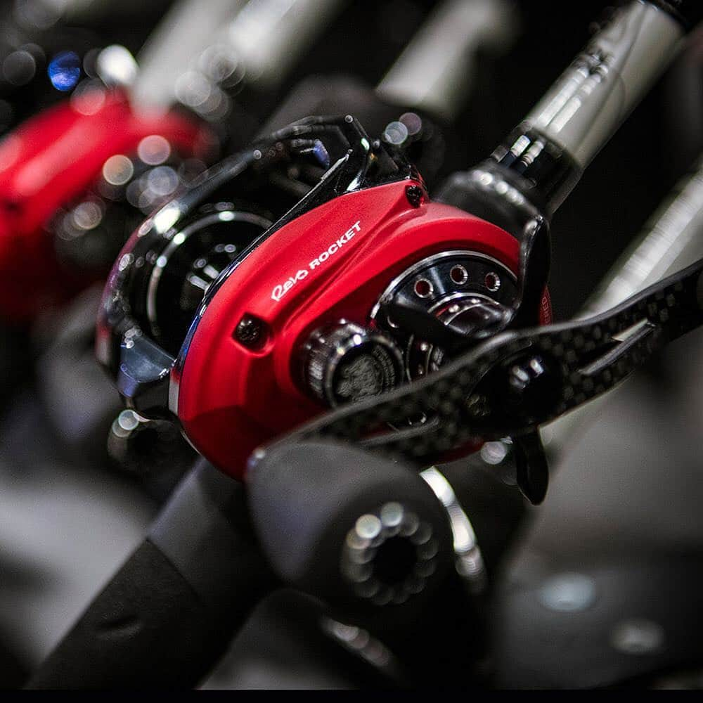 アブガルシアさんのインスタグラム写真 - (アブガルシアInstagram)「The #RevoRocket Low Profile reel is ideal for jigging- especially when targeting specific cover. Its speed gives you the ability to get the jig back to the next target quickly. #AbuGarcia #AbuGarciaForLife #AbuGarciaRevo #BassmasterClassic #BassmasterClassic2019 #BMC #BMC2019 #Knoxville」3月17日 9時10分 - abugarcia_fishing