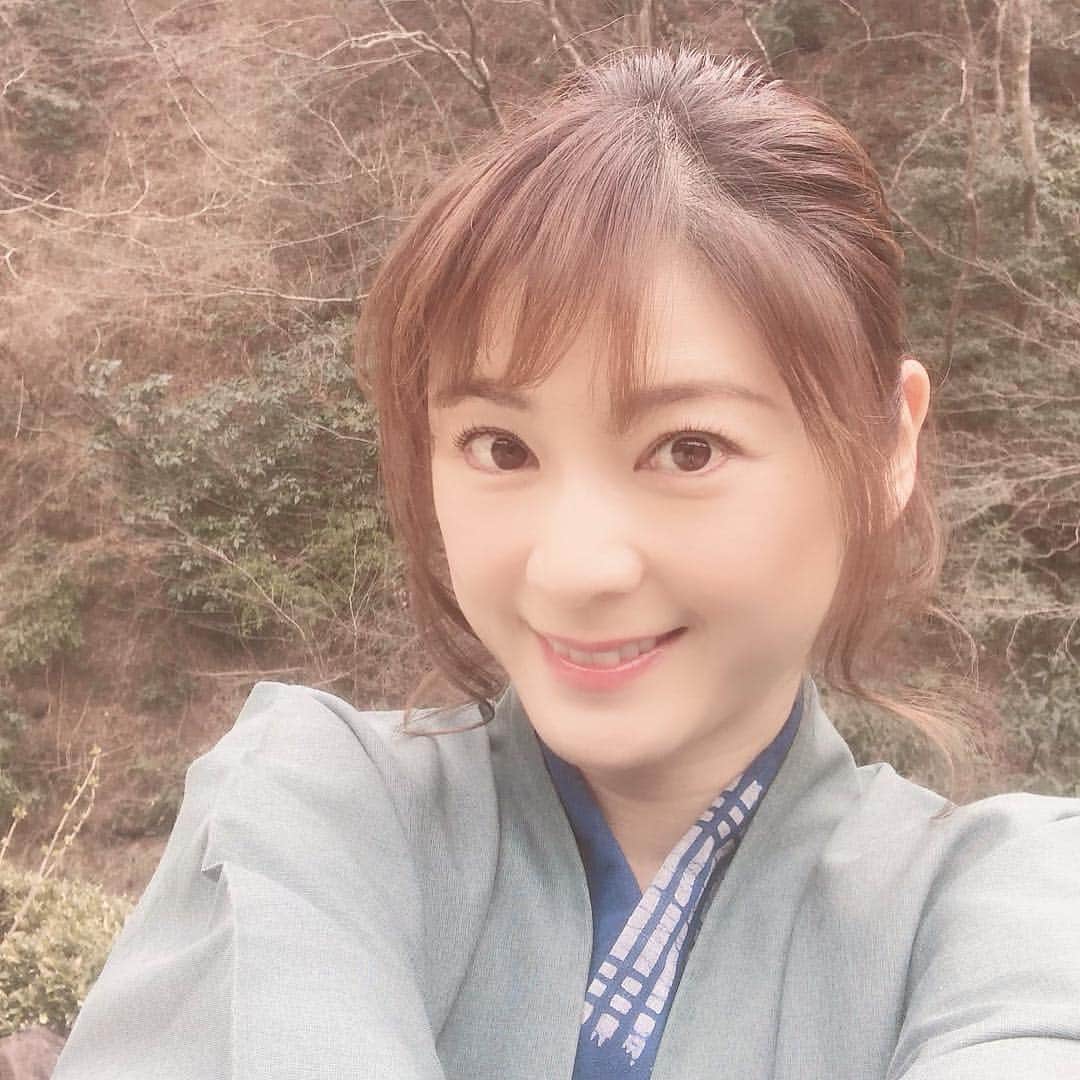 のインスタグラム：「い〜い湯だな♪ お部屋の露天風呂の下には小川が流れている☆ なんともステキなお宿です #温泉#露天風呂#気持ちいい#癒される#小川の音が心地いい#温泉大好き#奥湯河原#美肌#ご飯も美味しかった#また行きたい#原史奈#ゴルフ#ゴルフレッスン#ゴルフ女子#ゴルフ男子#ゴルフ大好き#golf#ゴルフウエア#ゴルフグローブ#ゴルフグッズ#ゴルフ動画#ping#ピンgle#even#doubleeagle#クアルトユナイテッド#cuartounited」