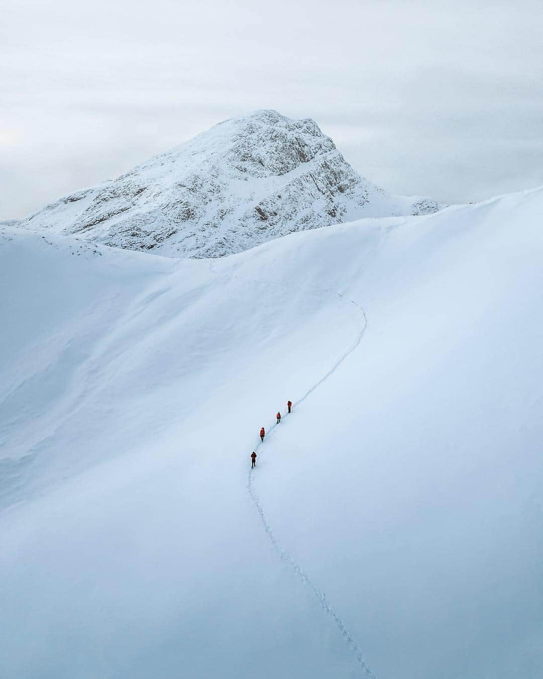 BEAUTIFUL DESTINATIONSさんのインスタグラム写真 - (BEAUTIFUL DESTINATIONSInstagram)「Photographer @jack_anstey shared these epic shots from his recent trek through the snowy terrain of Scotland, describing the experience as being "high on life." What's the last trip that took you up, up, and away? (📷: @jack_anstey 📍: Scotland)」3月17日 9時18分 - beautifuldestinations