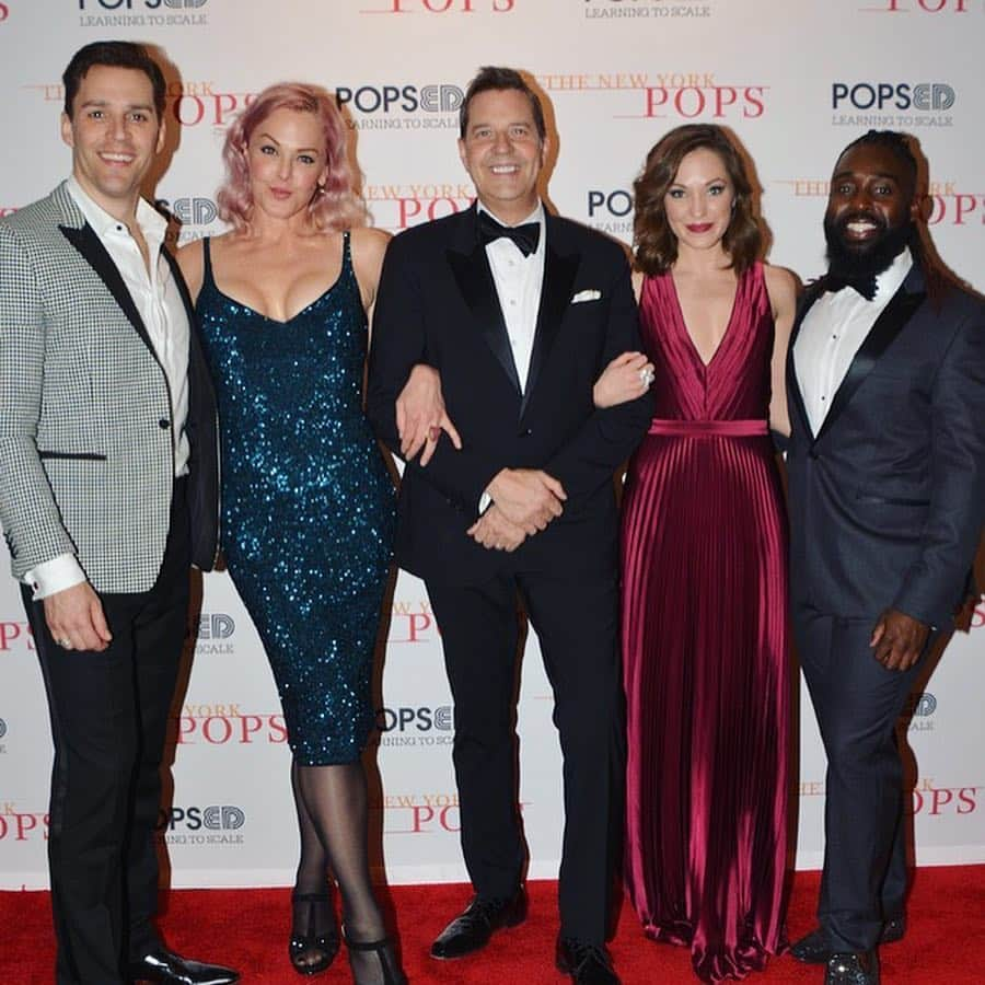 ローラ・オスさんのインスタグラム写真 - (ローラ・オスInstagram)「What an epic night at @carnegiehall with this dream team of stellar artists and new friends, singing the most iconic, Academy Award-winning songs from movies through the decades. Thanks for having me, @stevenreineke and @thenewyorkpops! So grateful to @zaczacposen/@zacposen for these classy looks. And my best girl-squad of supportive cheerleaders!」3月17日 9時29分 - lauraosnes