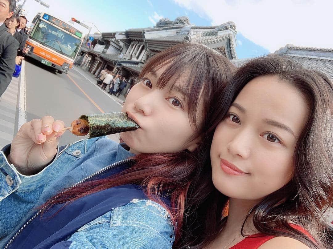 村上瑠美奈さんのインスタグラム写真 - (村上瑠美奈Instagram)「とっきーと川越に遊びに行ってきたんだ〜 昔ながらの街並みの小江戸でたくさん食べ歩き🍡 ． お昼は美味しい鰻を頂きました😋 小さい頃家族で菓子横丁に来ておっきなふ菓子を買って帰ったなぁ〜 今でも売ってて懐かしくなった☺️🌸 池袋から電車で26分で行けて近いのに旅行した来た気持ちになれて満喫したよ〜✨ #川越 #菓子横丁 #東上線 #川越特急  #池袋川越アートトレイン  http://kawagoe-express.jp/」3月17日 9時29分 - ruminamurakami