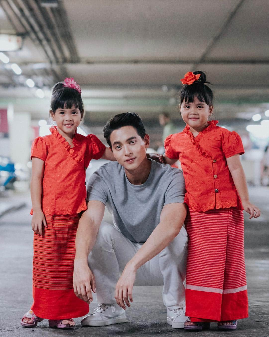 Jirayu Tangsrisukさんのインスタグラム写真 - (Jirayu TangsrisukInstagram)「สะใภ้บ้านแบ้ ไม่แดงไม่มีแรงเดินแน่นอนน !!! ,, รอพรุ่งนี้ สนุกกว่าเดิมไปอีกกก ☺️ #กรงกรรม」3月17日 9時27分 - jirayu_jj