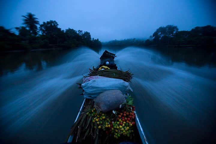 thephotosocietyさんのインスタグラム写真 - (thephotosocietyInstagram)「Photo by @ivankphoto // We left San Miguel, an isolated Afro-Ecuadorian community, and traveled down the Cayapas River towards Borbón, in the northwestern province of Esmeraldas, Ecuador.  This was the beginning of a book project, in which Karla (@kchete77) and I traveled from the equator to the southern tip of South America.  @runa_photos, #runaflirts」3月17日 9時41分 - thephotosociety