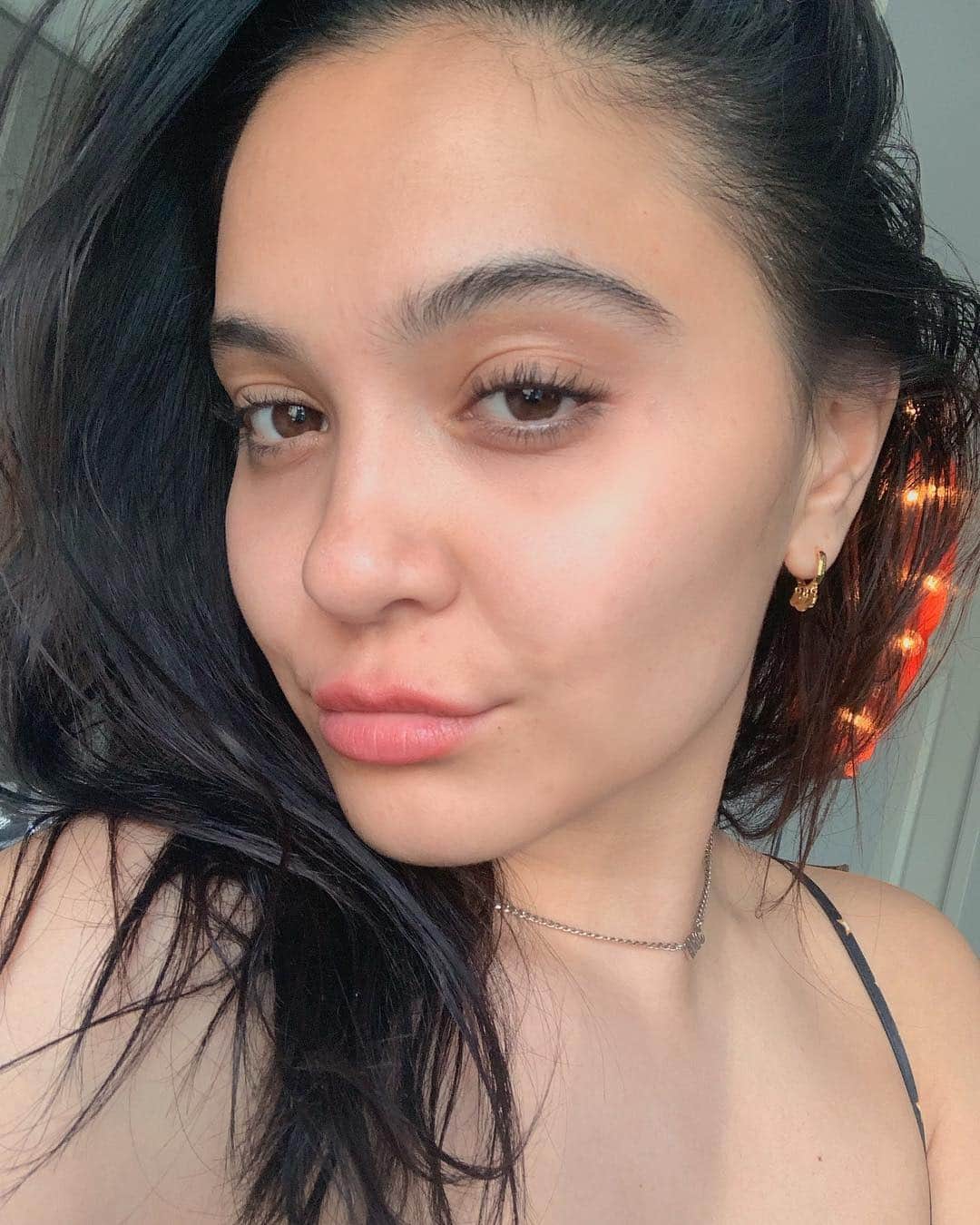 ステラ・ハジェンズのインスタグラム：「my Saturday has been full of self luuuuv 💙 how’s yours xx 💁🏻‍♀️ brow clean up & lash lift: @browzingla (no mascara on, what!!!!! (( + a much easier replacement to lash extensions in my opinion)) skin: @lejoliespa (forma facial which is for tightening & plumping your skin ((a MUST & non invasive + no downtime which is 👌🏼))」