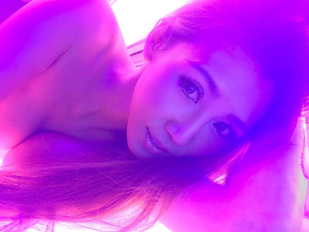 のインスタグラム：「. . そろそろ焼きに行きたい🖤 . . #thesunlounge #aoyama #tan #tanning  #collagen #サンラウンジ #青山 #日サロ #日焼け #コラタン #小麦肌 #小麦肌女子  #女の子ママ #ママライフ #アラフォーママ  #fitness  #gym #gymgirl #fitness  #모델 #데리룩 #팔로우 #엄마 #데일리룩」