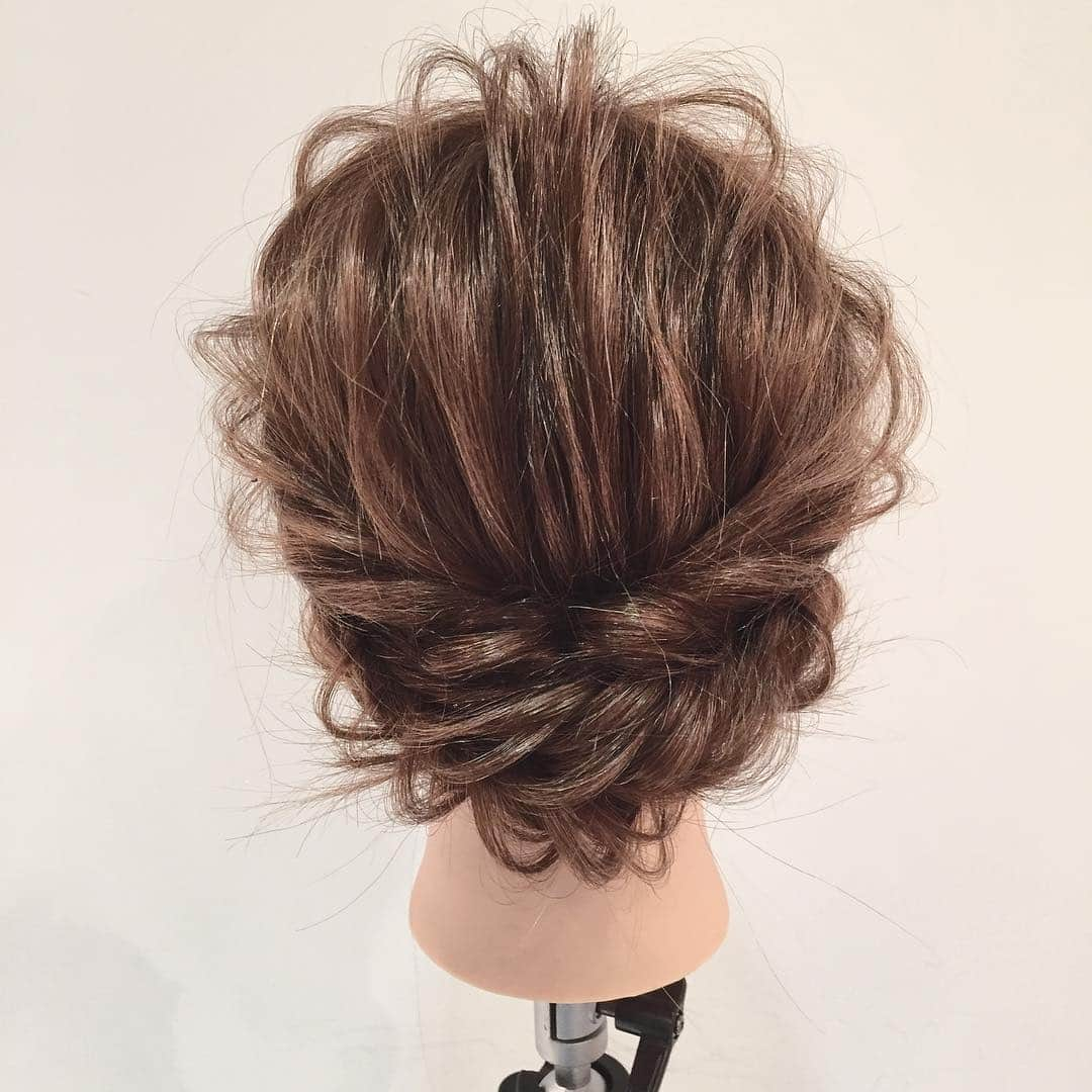 木村達沖【ヘアアレンジ、ヘアセット】さんのインスタグラム写真 - (木村達沖【ヘアアレンジ、ヘアセット】Instagram)「ねじりで作るコンパクトアレンジ☆  #立川美容室#ヘアメイク#ヘアアレンジ#ヘアセット#パーティーアレンジ#二次会アレンジ#立川#結婚式セット#簡単アレンジ#ヘアスタイル#アップヘア#成人式ヘア#キムアレンジ#卒業式ヘアセット#浴衣アレンジ#ヘアアレンジやり方#三つ編み#三つ編みアレンジ#国立美容室#練馬#練馬美容室#美容師#スタイリスト#求人#美容室求人#スタイリスト募集#美容師求人##武蔵関#武蔵関美容室#東京美容師求人」3月17日 21時16分 - okitatsu33