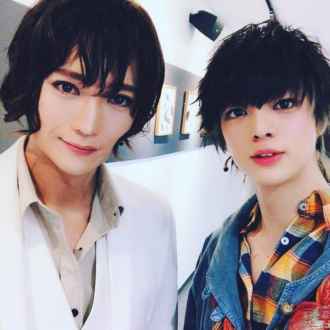 丘山晴己さんのインスタグラム写真 - (丘山晴己Instagram)「仮面ライダー斬月今日もお疲れ様でした！！佐野岳さんがきてくださいました！  そして大好きなだいちゃああああああああああああああああっっっ❤️❤️❤️💗 明日はトルキア共和国は入国できませんが！明後日お待ちしてマーシュ💓🧸 #insta」3月17日 21時10分 - haruki_kiyama