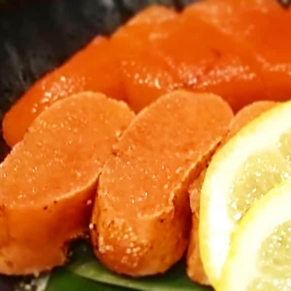 のインスタグラム：「炙った明太子＆生の明太子ですよ。  #九州うまか#九州うまか北浜店#北浜#淀屋橋#天満橋#京橋#肥後橋#堺筋本町#大阪#大阪グルメ#居酒屋#日本酒#焼酎#純米#泳ぎイカ#もつ鍋#九州料理#九州#博多#福岡#鹿児島#宮崎#佐賀#長崎#大分#熊本#肉#明太子」