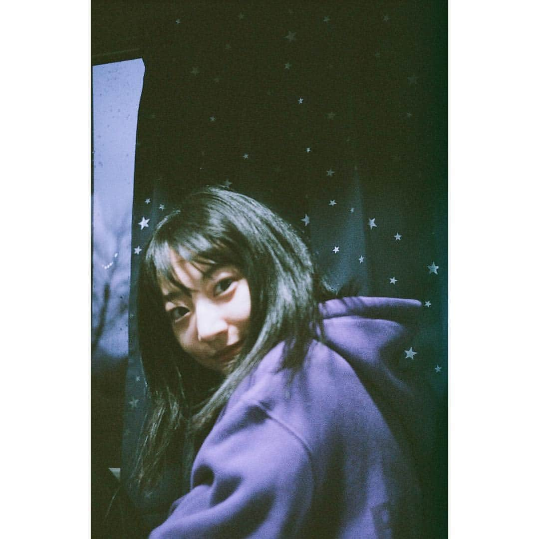 武田玲奈さんのインスタグラム写真 - (武田玲奈Instagram)「#photoby @okamoto_natsumi  #filmphotography #film  パーカーの、心地よさ、 包まれ感は計り知れないよねえ🤤」3月17日 19時57分 - rena_takeda