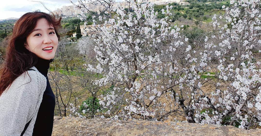 パク・ウンビンさんのインスタグラム写真 - (パク・ウンビンInstagram)「#Agrigento #아몬드꽃」3月17日 19時52分 - eunbining0904