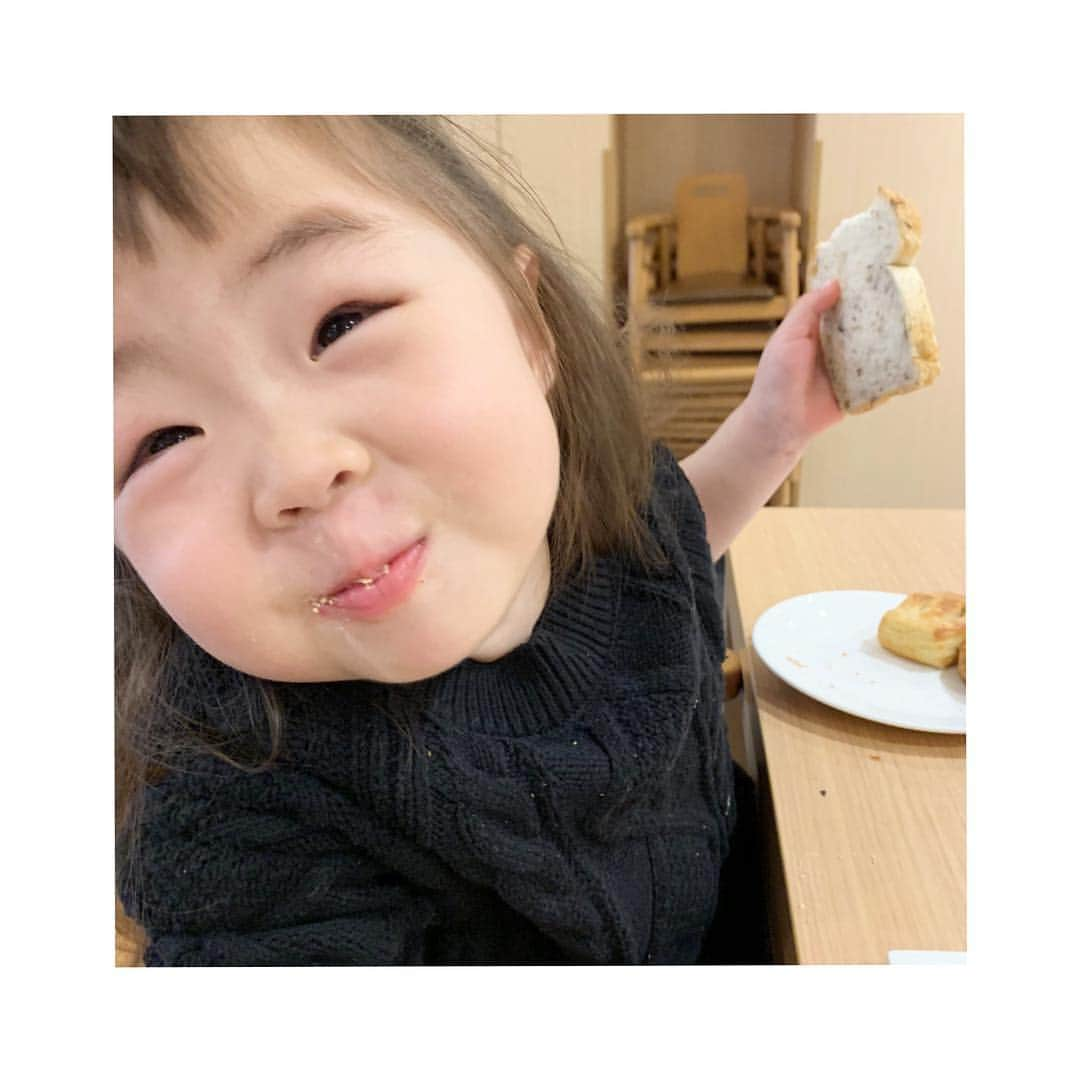 小林有里さんのインスタグラム写真 - (小林有里Instagram)「♡ 今日は朝からこの顔🐥🧡 ケーキもパクパク！ . . 朝食ビュッフェ、 想像の何倍も種類豊富で たっぷり堪能〜❤️ . 京都ならではの食材も楽しめて 朝から大満足でありました♡ . . あっという間の2日間！ 楽しかった〜❤️ 写真整理しなくちゃ❤️ . . #京都観光#お寺めぐり #ベッセルホテル#ご機嫌旅 #ベッセルホテルカンパーナ京都五条 #travel#hotel#pr#familytrip#weekend」3月17日 19時59分 - lilyshandmade