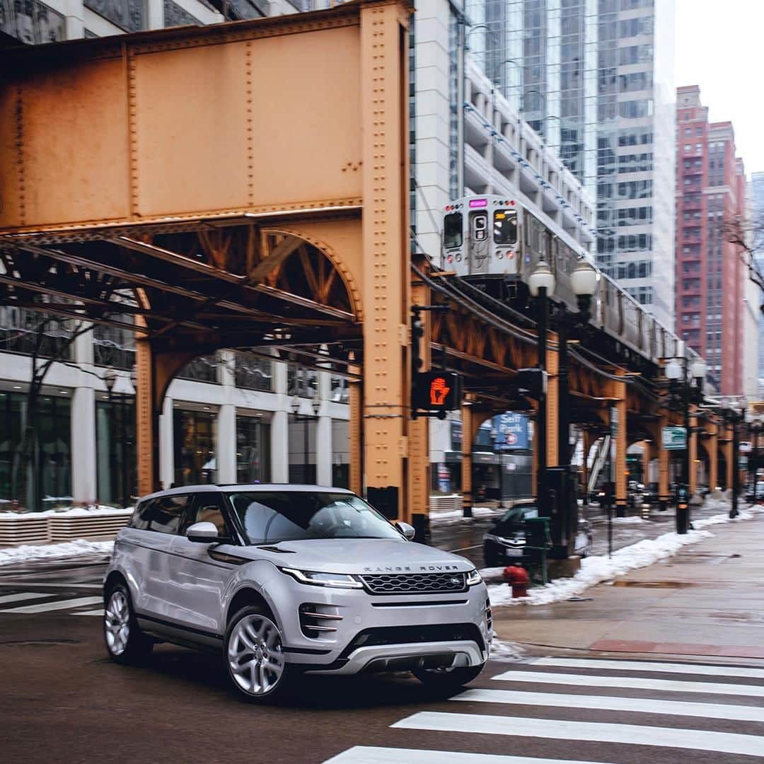 Land Roverさんのインスタグラム写真 - (Land RoverInstagram)「Crossing new boundaries in design, the new #RangeRover #Evoque pairs a dramatic silhouette with refined style.  #LiveForTheCity #CompactSUV #Design #Carsofinstagram #4x4 #Luxury #Instadesign #Elegance #SustainableStyle #SustainableLiving #SustainableLuxury」3月17日 20時00分 - landrover