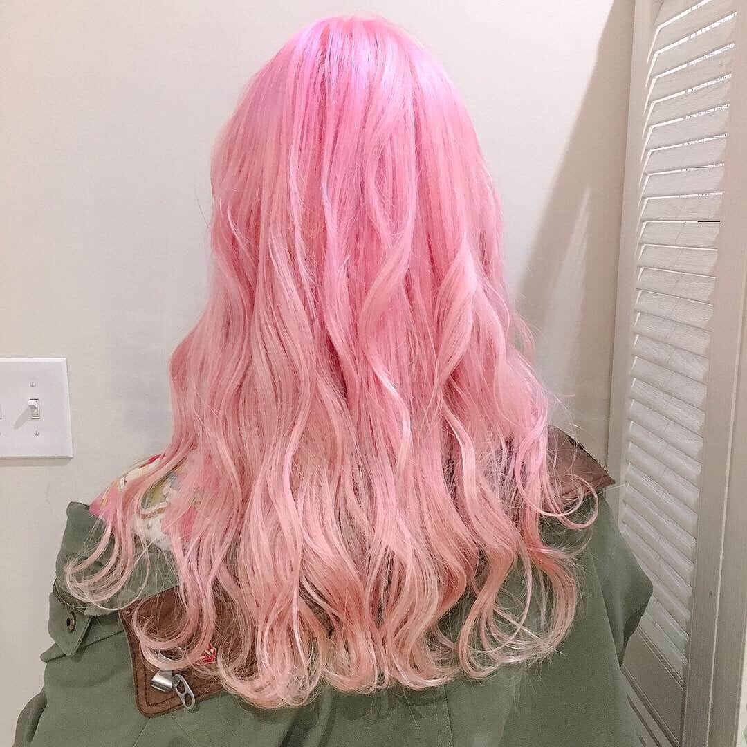 bettie'sclubさんのインスタグラム写真 - (bettie'sclubInstagram)「mimiちゃん、カラーメンテナンスしました✨ baby pink🌸🌸いつもありがとうございます💕 ・ 明日、明後日は定休日になります。ご予約はLINE又はDMでも休み中は受け付けています♥︎ 3月後半もご予約お待ちしています。春に向けてイメチェンしに来て下さいね🌸🌸 #Bettie #bettiehair」3月17日 20時04分 - bettie_tokyo