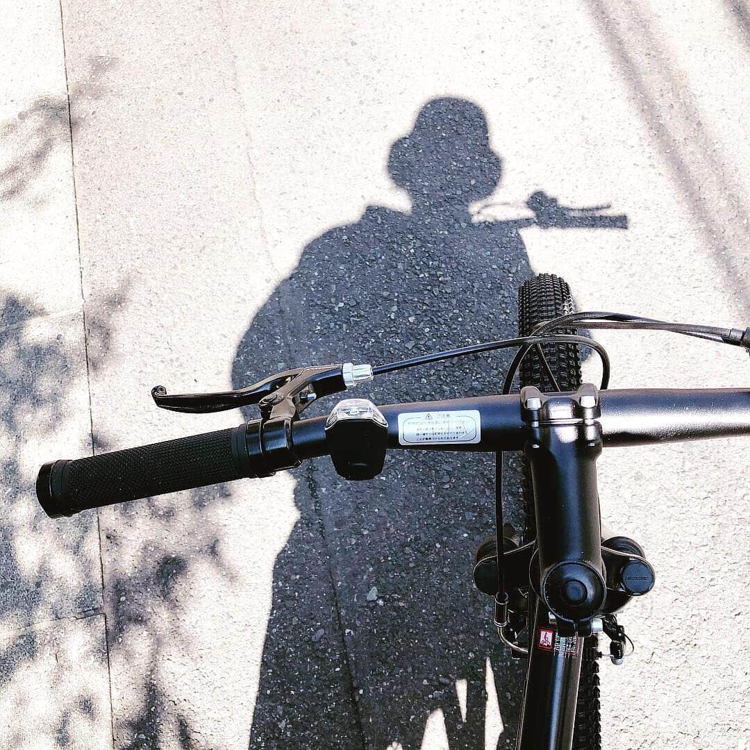 加藤 聖也さんのインスタグラム写真 - (加藤 聖也Instagram)「. 自転車買ったから今日自転車で出勤してみた😂🤟🏻 バイクで通れない道通れるしそんな通勤時間変わらなかった🤔 淡島通りアップダウン多くて足にダメージくる😇笑 あ〜、帰りも自転車か...🙄 #bike #mountainbike #やっぱバイクっぽいな #エンジン付いてる乗り物は楽だな😂 #バイクで帰りてえ😇」3月17日 20時08分 - se1ya_kato