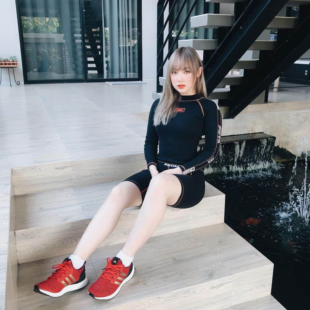 ヤンニーン・ワイゲルさんのインスタグラム写真 - (ヤンニーン・ワイゲルInstagram)「Fresh kicks❄️」3月17日 20時09分 - jannineweigel