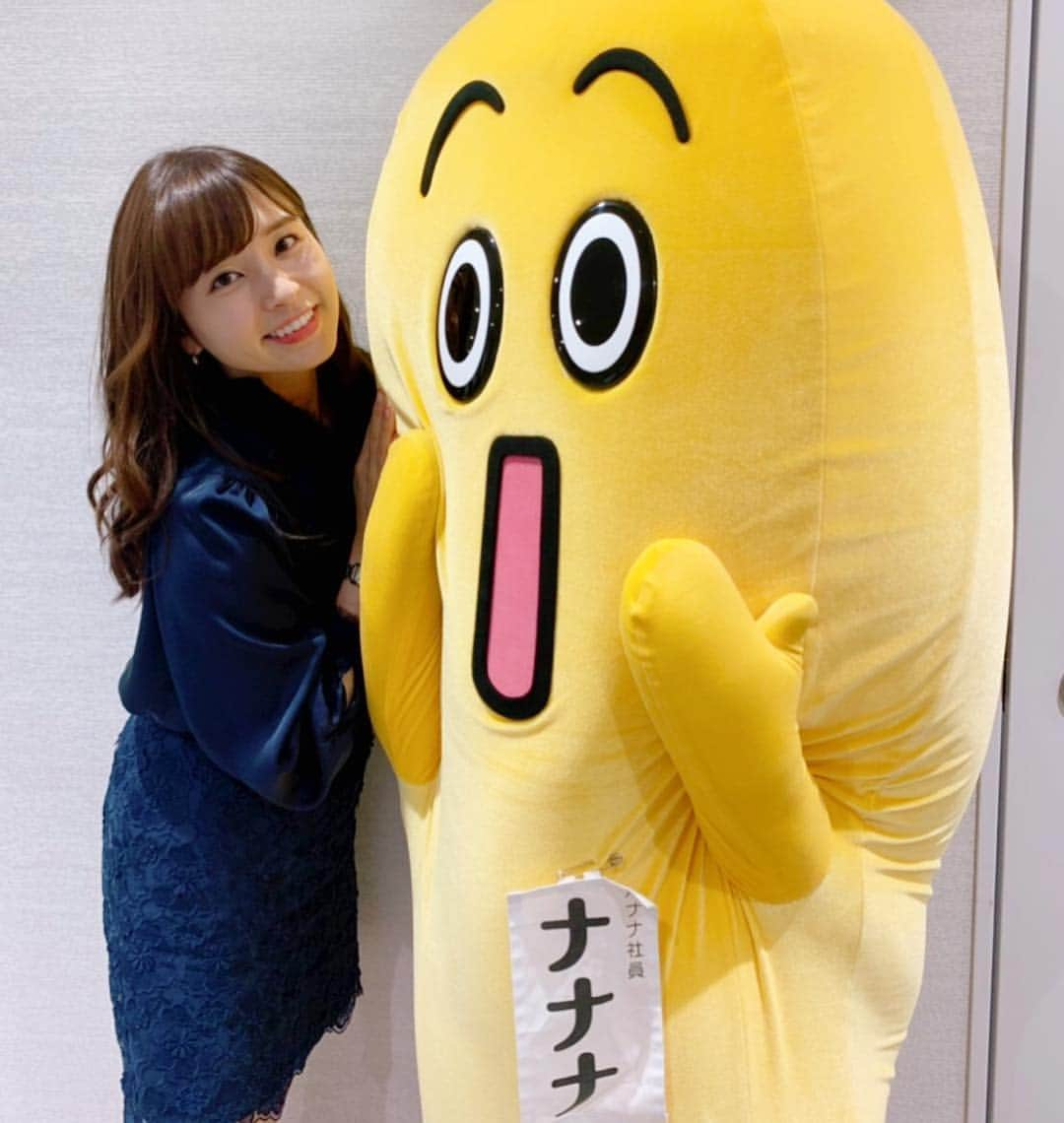 角谷暁子さんのインスタグラム写真 - (角谷暁子Instagram)「今日は #ナナナ 先輩とお仕事でした🍌 #テレビ東京 #バナナ社員の ナナナ先輩。 入社は私よりも数年上です！ たまにご一緒できるときはテンションが上がります😆」3月17日 20時13分 - kadoya_akiko