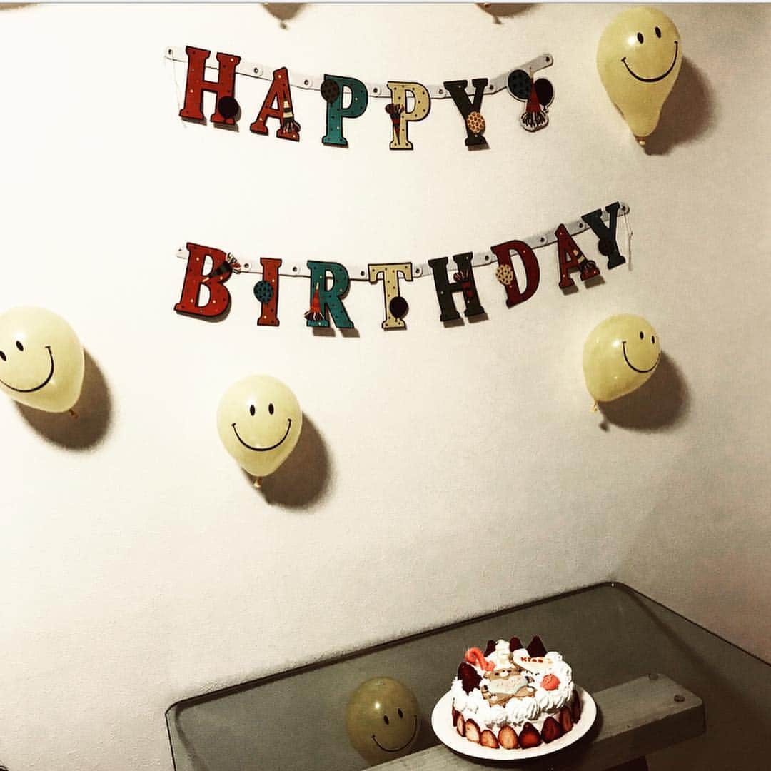 ジェイミー夏樹さんのインスタグラム写真 - (ジェイミー夏樹Instagram)「Happy birthday my love❤️💋🌹🎈」3月17日 20時29分 - jaimie__official