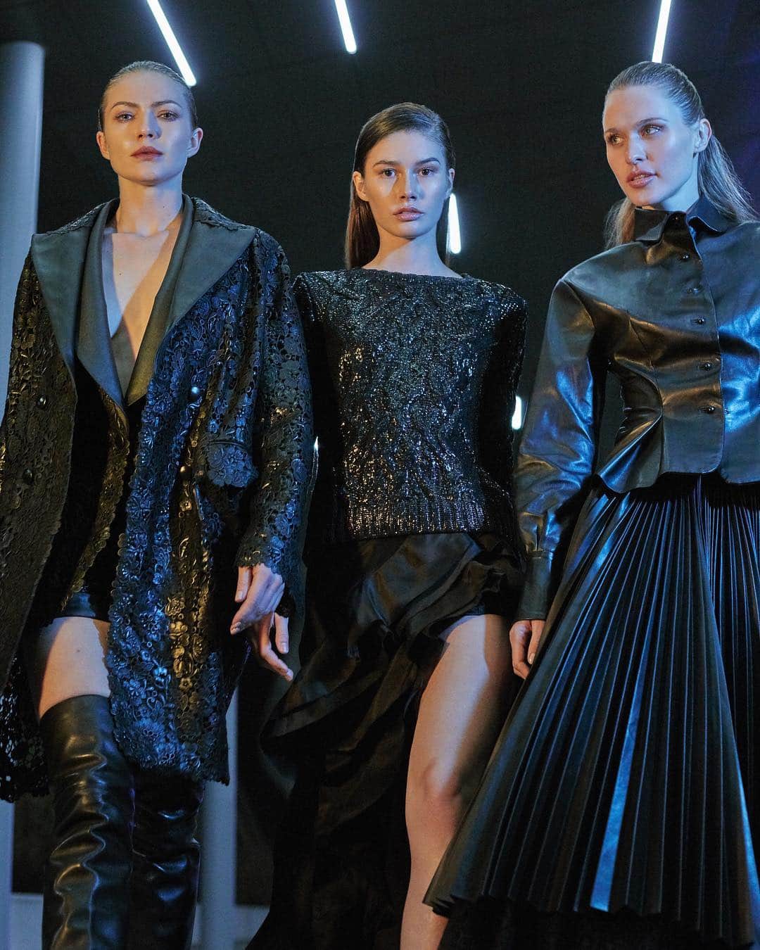 のインスタグラム：「An unpredictable eveningwear with a rock twist! #ScervinoSS19 total black looks. . . #ErmannoScervino #ss19 #sscollection #couture #madeinflorence #totalblack #leatherskirt #handmade #madeinitaly #macrame #organza #knitwear」