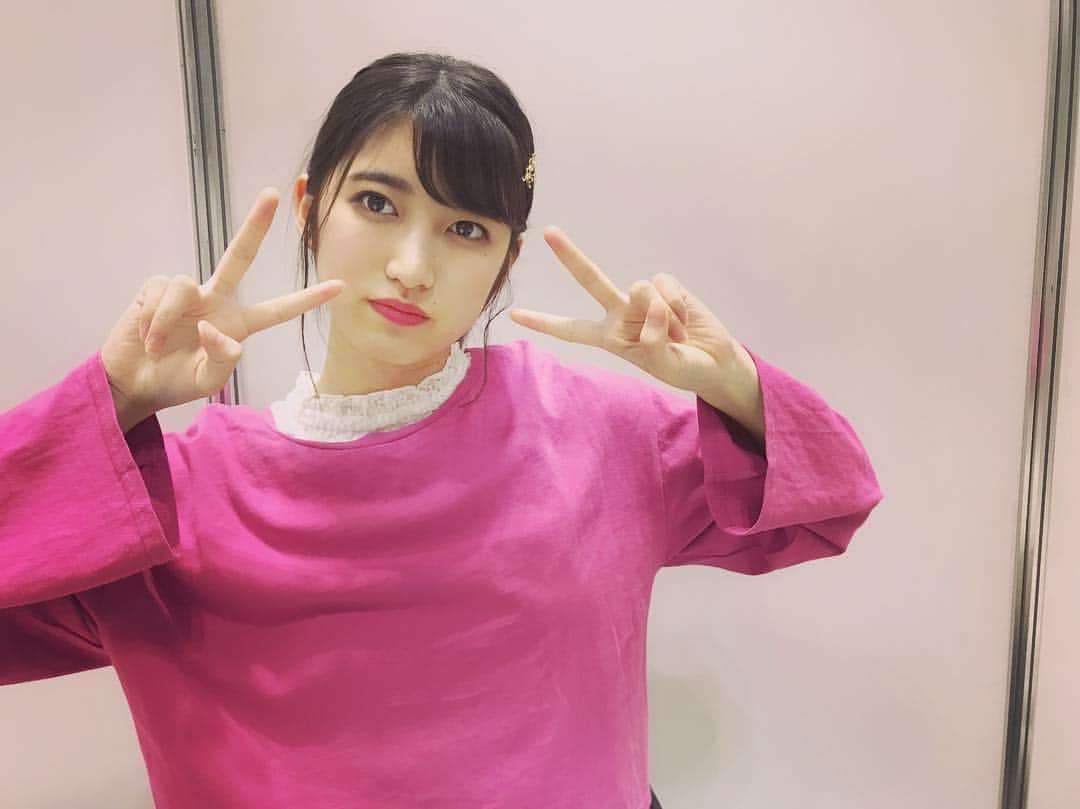吉田華恋のインスタグラム：「めずらしくピンクのお洋服 👱🏻‍♀️ 🎀  #握手会  #ピンク #ピンク #pink」