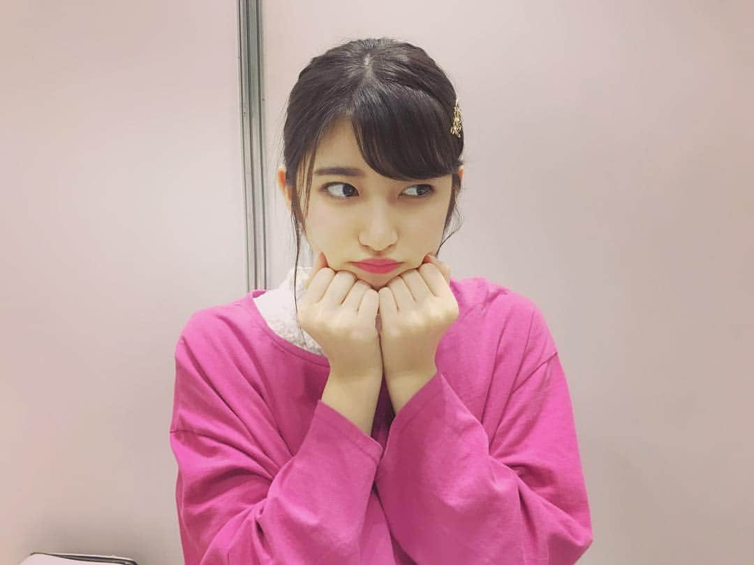 吉田華恋さんのインスタグラム写真 - (吉田華恋Instagram)「めずらしくピンクのお洋服 👱🏻‍♀️ 🎀  #握手会  #ピンク #ピンク #pink」3月17日 20時30分 - karen_yoshida_8