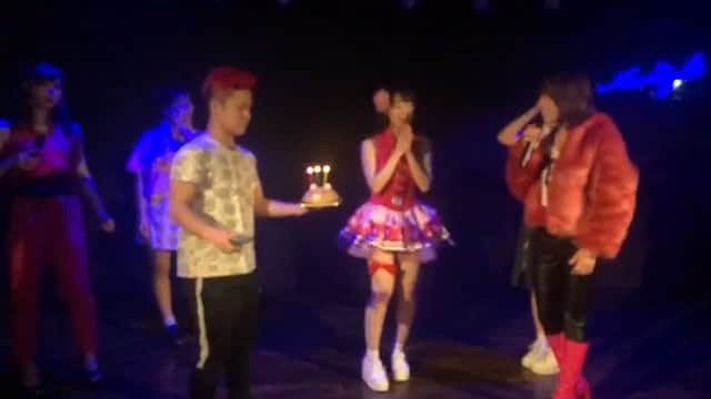 姫乃稜菜のインスタグラム：「2019 3 10  またステージに立たせていただけた事が嬉しいです😭❤️ ファンの方からのサプライズやメンバーや会場の皆様からのサプライズ！キルフェボン🍓わかってるなーヲタク🤔 本当に感激です😭 エステの仕事をバリバリしながら出れたことも嬉しくて！ SiSterの杉本店長がわたしの芸能を応援してくれてて本当にありがたい😭💕みにきてもくれました😭💕 そして大好きすぎるメンバー  Dream Girls!! ゆい🌻私たちをまとめてくれたリーダー！ゆい発信で色んなことを提案してくれるからこのグループ心配ないな🙄って最初から思ってました！ なにからなにまでありがとう☺️☺️☺️☺️☺️☺️☺️☺️ くう💃ダンスの振り付けや振り入れを忙しい合間にやってくれてありがとう☺️正直、最年少とか関係なくしっかりしてて頼り甲斐があって素敵なママだよ☺️☺️☺️☺️ ぬーさん💋 ビジュアルNo1☺️にこはぴるんてぃーしちゃうお茶目なところがまた見た目とのギャップで！とりあえずりょなは、ぬーさんの顔に生まれ変わりたい💕神🙄 うぃ🎀これをきっかけに仲良くなれたういちん！ 場を和ませてくれたり面白い🤣歌声が少し低めなところが意外で好き☺️ 二つ団子似合いまくりな ういちん💕  #idol#姫乃稜菜#beatboxer#beatbox#エステティシャン#美容#アイドル」