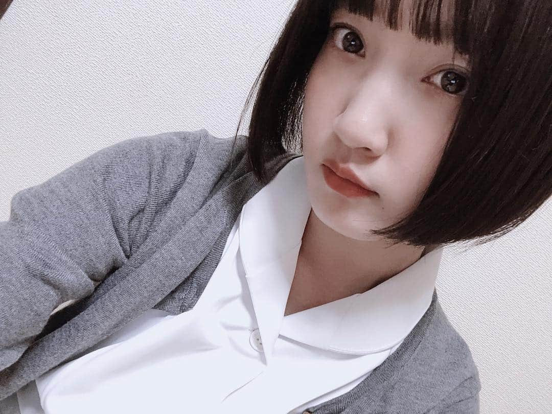 栗野春香（はっちゅん）さんのインスタグラム写真 - (栗野春香（はっちゅん）Instagram)「﻿ ﻿ .﻿ ﻿ ﻿ ﻿ 休憩時間に自撮りするような人間ですが仕事もちゃんとしますのでゆるしてください🦷 ﻿ ﻿ ﻿ .﻿ ﻿ ﻿﻿ #歯 #歯科助手 #ナース #ナース服 ﻿  #japanesegirl #japaneseactress」3月17日 20時47分 - kurino_haruka