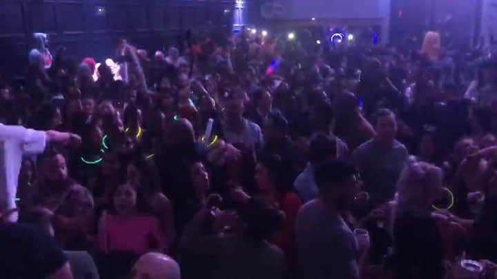 ファンクマスター・フレックスのインスタグラム：「@djbobbytrends makes his first appearance on a Saturday at Mister East! Hosted by TreySongz! Tables/Ciroc/Henny/VIP #SoldOut !!! Kosta/Binoy the @litdigitaldjs appropriate the opportunity! Hands down sexiest club in Jersey! 1200 deep!」