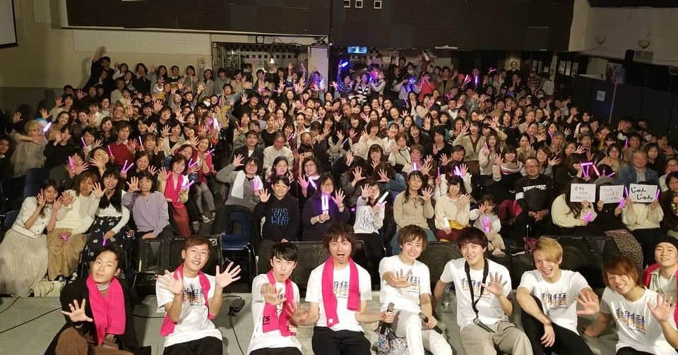 関義哉のインスタグラム：「‪イーワイエス ワンマン！‬ ‪目標の動員300名 達成できました。‬ ・ ‪最幸の空間でした！‬ ・ ‪来てくれたみなさん‬ ‪来れなくても応援してくれていたみなさん‬ ‪事務所の方々、スタッフの方々‬ ‪バントメンバー、ダンサー‬ ‪全ての方に感謝します。‬ 2階席の方もありがとうございました。 ・ ‪またLIVEで会いたいなぁ^ ^ ・ #イーワイエス  #関栄理哉 #関義哉 #関真哉‬ ‪#5周年 #イーワイフェス #2019.3.16‬ #梅田アムホール #LIVEって幸せ #glorytogod ・ #instagood #followme #粉我 #フォロー募集 #フォロワー増やしたい #フォロー歓迎  #follow_me #followmeplease #フォロー大歓迎  #いいね #likeforfollow #likeforlikes  #音楽好きな人と繋がりたい #ダンス好きな人と繋がりたい #京都 #kyoto #元新選組リアン #新撰組 #新選組」