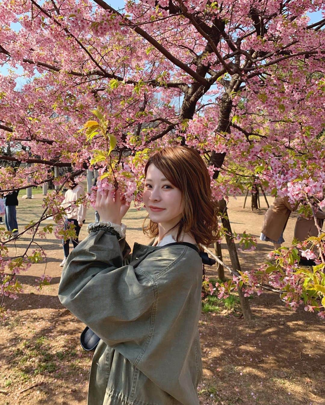 工藤はるかさんのインスタグラム写真 - (工藤はるかInstagram)「ㅤㅤㅤㅤㅤㅤㅤㅤㅤㅤㅤㅤㅤ 1本だけ桜咲いてた🌸( ◠‿◠ ) ㅤㅤㅤㅤㅤㅤㅤㅤㅤㅤㅤㅤㅤ あ〜〜花粉症は辛いけど 春がだいすき ㅤㅤㅤㅤㅤㅤㅤㅤㅤㅤㅤㅤㅤ」3月17日 20時56分 - har_326