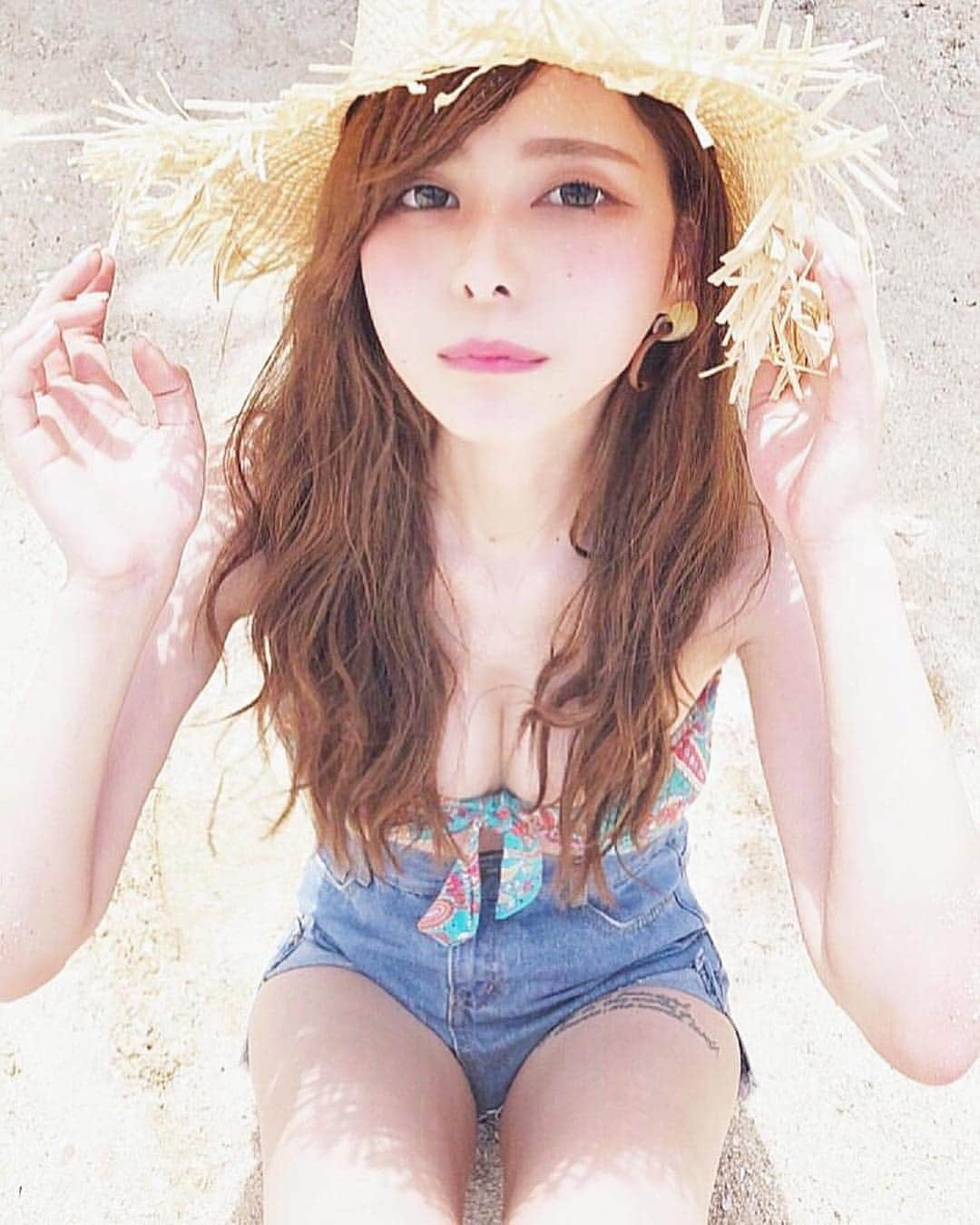 美女美容事情さんのインスタグラム写真 - (美女美容事情Instagram)「《フォローするだけでリゾートホテルの宿泊が当たる⁉️✈️》⠀ *⠀ リポストを使って、素敵な写真📷✨を投稿されてる方を紹介させて頂く⠀⠀⠀⠀ 【💄美女美容事情💅】のコーナーです✨⠀ *⠀⠀⠀⠀⠀⠀⠀ いいねやコメント、フォローして応援してね❤︎🥰🎶⁣⠀ *⠀⠀⠀⠀⠀⠀⠀ 今回ご紹介させて頂きますのは❤︎⠀ シースリー(脱毛サロン)さん< @c3_esthe >とTamakiさん< @tamaki_iam >の素敵なお写真📸⠀ *⠀ 水着姿の美しいTamakiさん👙💕⠀ 今年もリゾートに行きたいから水着を着る準備をしなきゃとのことでした😁✨⠀ ちなみに、今シースリー(脱毛サロン)さん< @c3_esthe >のアカウントをフォローするとリゾートホテルの宿泊が当たるというキャンペーンが行われているそうです🤓🖋⠀ また、契約された方たち全員にリゾートホテルの宿泊もプレゼントしているとのこと‼️👀⠀ 夏に向けた準備の心強い味方ですね😊❤️⠀ *⠀⠀ シースリー(脱毛サロン)さん< @c3_esthe >のアカウントでは素晴らしいキャンペーンを今後もやっていくそうなので是非チェックしていってくださいね💁‍♀️💙⠀ *⠀⠀ シースリー(脱毛サロン)さん< @c3_esthe >、Tamakiさん< @tamaki_iam >⠀ 素敵な投稿ありがとうございました☺️📸✨⠀⠀⠀⠀⠀⠀⠀⠀ △▼△▼△▼△▼△▼△▼△▼△▼△▼⠀⠀⠀⠀⠀⠀⠀⠀⠀⠀⠀⠀⠀⠀⠀⠀⠀⠀⠀⠀⠀⠀⠀⠀⠀⠀⠀⠀⠀⠀⠀⠀⠀ ❤🧡💛「美女美容事情」💚💙💜⠀⠀⠀⠀⠀⠀⠀⠀⠀⠀⠀⠀⠀⠀⠀ 👇掲載ご希望の方は👇⠀⠀⠀⠀⠀⠀⠀⠀⠀⠀⠀⠀⠀⠀⠀⠀ @b_b_j.jタグ付けと🖤 # ビジョビ⠀🖤⠀⠀⠀⠀⠀⠀⠀⠀⠀⠀⠀⠀⠀⠀⠀ をタグ付けお願いします✨⠀⠀⠀⠀⠀⠀⠀⠀⠀⠀⠀⠀⠀⠀⠀⠀ ――――――――――――――――⠀⠀⠀⠀⠀⠀⠀⠀⠀⠀⠀⠀⠀⠀⠀⠀⠀⠀⠀⠀⠀⠀⠀ ～姉妹アカウントのご紹介～⠀⠀⠀⠀⠀⠀⠀⠀⠀⠀⠀⠀⠀⠀⠀⠀⠀⠀⠀⠀⠀⠀⠀⠀⠀⠀⠀ ◇美容情報を紹介している«美女美容事情～Beauty～»⠀⠀⠀⠀⠀⠀⠀⠀⠀⠀⠀⠀⠀⠀⠀⠀⠀⠀⠀⠀⠀⠀⠀⠀⠀⠀ ( @b_b_j.j_b )⠀⠀⠀⠀⠀⠀⠀⠀⠀⠀⠀⠀⠀⠀⠀⠀⠀⠀⠀⠀⠀⠀⠀⠀⠀⠀⠀ ◇美しい旅スポット紹介をしている«美 spot»⠀⠀⠀⠀⠀⠀⠀⠀⠀⠀⠀⠀⠀⠀⠀⠀⠀⠀⠀⠀⠀⠀⠀⠀⠀ ( @b__spo )⠀⠀ ⠀ ◇ビジョビがお届けするセレクトショップ«bi select»⠀ ( @bi_select )⠀ ⠀⠀⠀⠀⠀⠀⠀⠀⠀⠀⠀⠀⠀⠀⠀⠀⠀⠀⠀⠀⠀ よかったらこちらも覗いてみてね✨⠀ ――――――――――――――――⠀⠀⠀ @b_b_j.j⠀⠀ #PR  #脱毛 ⠀ #脱毛サロン #全身脱毛 ⠀ #シースリー #C3⠀ #海外 #旅行 #自撮り  #ビーチ ⠀ #スタイル抜群  #自撮り女子 ⁣⠀ #女子力アップ #スタイル抜群 ⠀ #美脚 #美白⠀ #オシャレ好き #ファッション大好き ⠀ #カジュアルファッション #ファッション好き ⠀ #くびれ  #美肌 ⁣⠀ #ビーチコーデ #セルフィー ⠀ #せるふぃー #美肌ケア⠀⁣⠀ #水着 #ビキニ ⠀ #トレンド #大人可愛い」3月17日 20時57分 - b_b_j.j